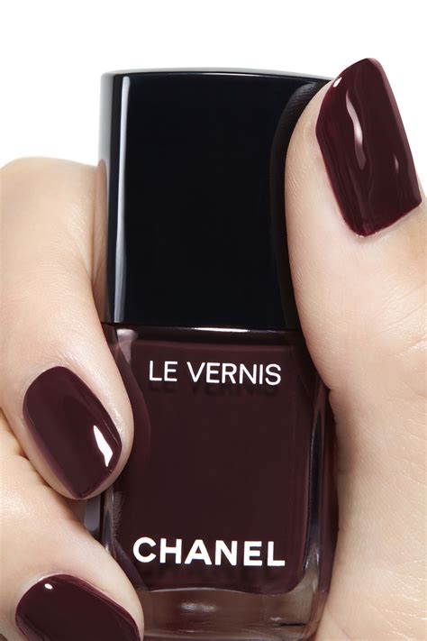 chanel le vernis rouge noir 18|Chanel dark purple nail lacquer.